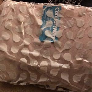 Sleep Number lumbar pillow- cream - NWT